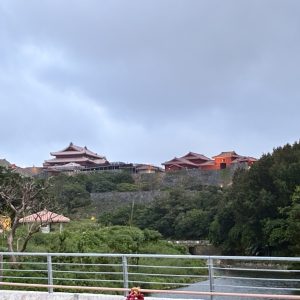 오키나와 슈리성공원 무료 산책 가이드 — 아침·저녁 시간대와 정전 재건 관람